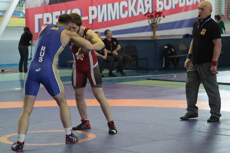 Более 140 спортсменов приняли участие в чемпионате ПФО по греко-римской борьбе в Нижегородской области