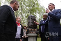 Открытие памятника школьному портфелю в Нижнем Новгороде
