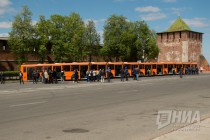 Церемония вручения ключей от 50 новых городских автобусов в Нижнем Новгороде