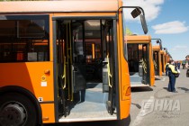 Церемония вручения ключей от 50 новых городских автобусов в Нижнем Новгороде