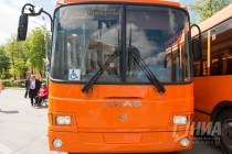 Церемония вручения ключей от 50 новых городских автобусов в Нижнем Новгороде