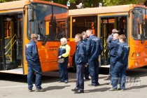Церемония вручения ключей от 50 новых городских автобусов в Нижнем Новгороде