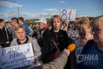 Митингующие на акции против новой маршрутной сети в Нижнем Новгороде