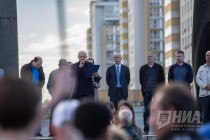 Активисты выступают в режиме свободный микрофон