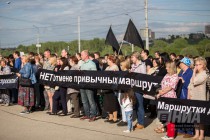 Митингующие на акции против новой маршрутной сети в Нижнем Новгороде