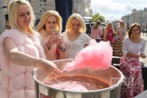 Парад блондинок прошел в Нижнем Новгороде
