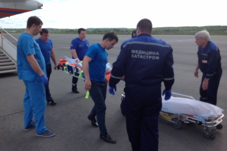 транспортировка тяжелобольного ребёнка в аэропорту Стригино