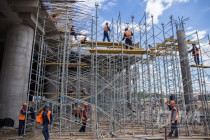 Рабочие на стройплощадке Стадиона Нижний Новгород