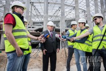 Губернатор Нижегородской области Валерий Шанцев дает интервью прессе по вопросам строительства Стадиона Нижний Новгород