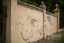 Состояние стены забора в парке Швейцария