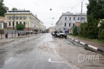 Дорожное покрытие после дождя в районе ул. Рождественской