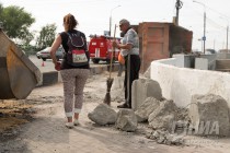 Уборка дорожного покрытия на Канавинском мосту