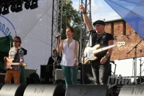 Группа Реальные кабаны выступает на музыкальном фестивале Рок чистой воды на площади Минина и Пожарского в Нижнем Новгороде