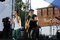 Группа Реальные кабаны выступает на музыкальном фестивале Рок чистой воды на площади Минина и Пожарского в Нижнем Новгороде