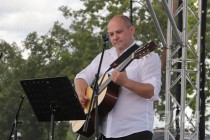 Владимир Иордан выступает на Рок-субботнике