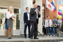 Напутственная речь директора школы Михаила Бурова