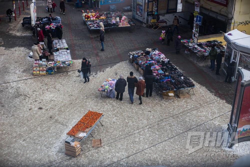 Уличная торговля возле Московского вокзала в Нижнем Новгороде