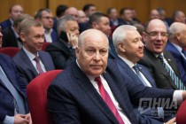 Шамиль Аляутдинов и Игорь Нагорный (в глубине кадра слева направо)