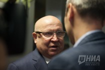 Валерий Шанцев дает комментарий журналисту Ъ Роману Кряжеву