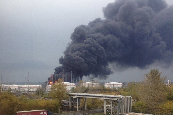 Нефтеперерабатывающий завод горит в Нижегородской области 5 октября
