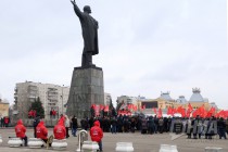 Митинг в честь 100-летия Революции на пл. Ленина в Нижнем Новгороде