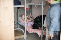 Дольщики вынуждены находиться на стройке круглосуточно, поэтому для них оборудованы спальные места.