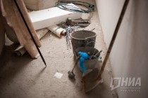 Везде лежат брошенные стройматериалы