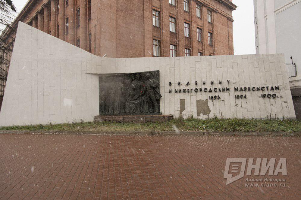 Горельеф Ленин и нижегородские марксисты нуждается в реставрации