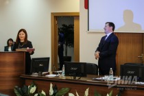 Глава Нижнего Новгорода Елизавета Солонченко поздравляет зампредседателя ЗС НО Олега Сорокина с 50-летием