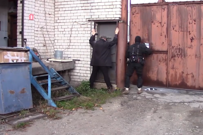 Силовики задержали шестерых подозреваемых в производстве контрафактного алкоголя в Нижегородской области