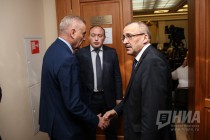 Руководитель НАПП Валерий Цыбанев (слева), руководитель государственно-правового департамента облправительства Леонид Литвиненко (справа)