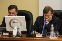 И.о. министра информтехнологий Сергей Кучин и и.о. министра экономики Игорь Норенков