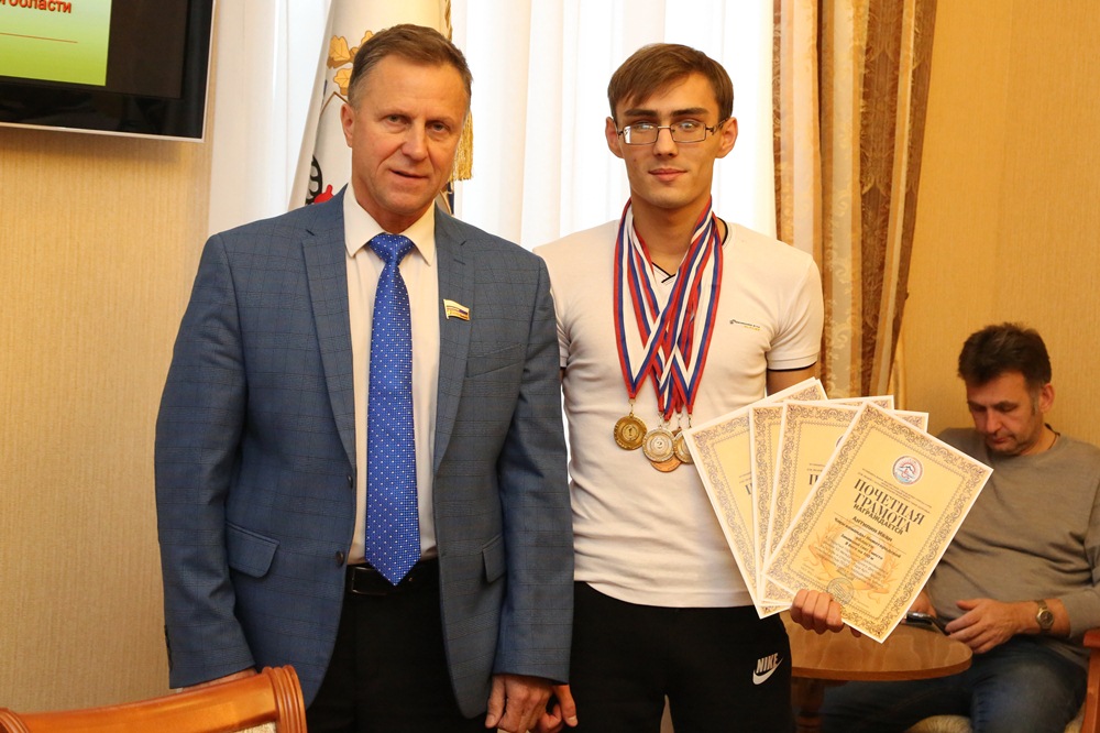 Андрей Тарасов с нижегородским спортсменом