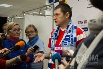 Первые посетители получили паспорта болельщиков