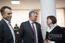 Депутаты Гордумы Василий Пушкин, Ольга Балакина и экс-глава администрации Нижнего Новгорода Сергей Белов (в центре)