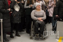 Люди с ограниченными возможностями тестируют безбарьерную среду в новом здании