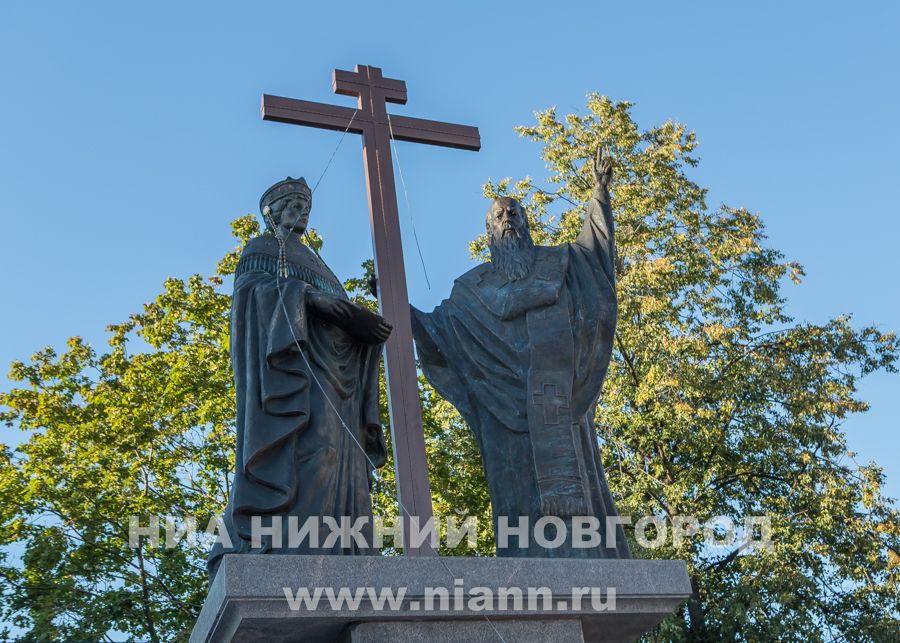 Открытие памятника, посвященного Воздвижению Животворящего Креста, на площади Лядова в августе 2015 года