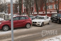 Спонтанная парковка рядом с НГТУ им Алексеева рядом с ул. Минина и Верхневолжской набережной)