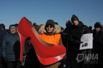 Рекорд России установили нижегородские мужчины на Чкаловской лестнице 8 марта