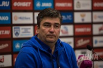 Главный тренер ФК Олимпиец Николай Писарев