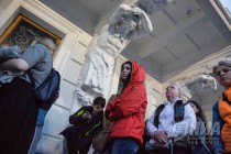 Очередь к Усадьбе Рукавишниковых