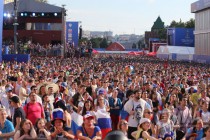 Фан-фест в Нижнем Новгороде во время матча Россия - Уругвай