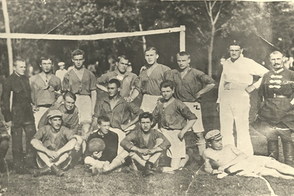 1919 год, буквой Ч помечен игрок футбольной команды Валерий Чкалов