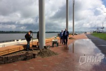 Брусчатку на Нижневолжской набережной частично размыло после дождей