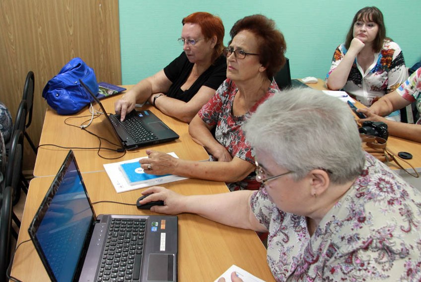 Мастер-класс по мобильной грамотности прошел в Нижнем Новгороде для пожилых и людей с ограниченными возможностями