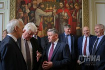 Гендиректор ОАО «Нижегородский машиностроительный завод» Василий Шупранов (в центре)