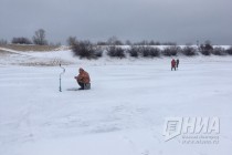 Рейд сотрудников МЧС по местам массового выхода рыбаков на лед в Нижнем Новгороде