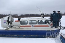 Рейд сотрудников МЧС по местам массового выхода рыбаков на лед в Нижнем Новгороде
