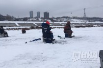 Рейд сотрудников МЧС по местам массового выхода рыбаков на лед в Нижнем Новгороде