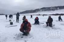 Рейд сотрудников МЧС по местам массового выхода рыбаков на лед в Нижнем Новгороде